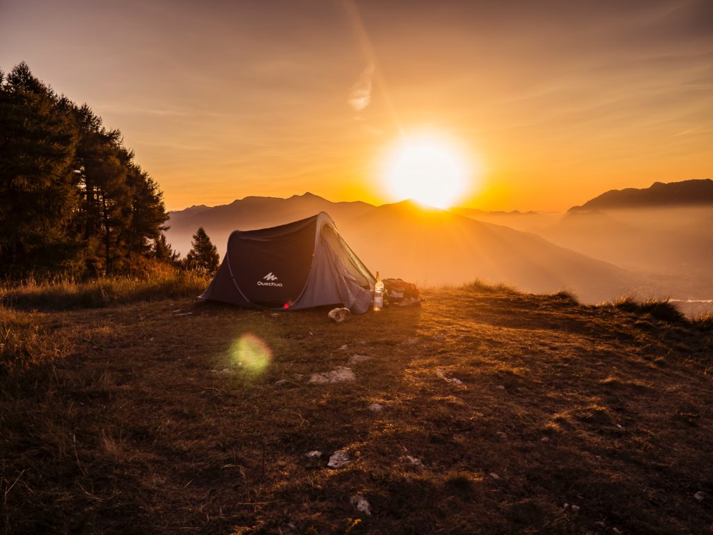 Šator na zalasku sunca